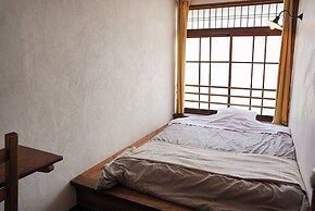 Taketa station hostel cue