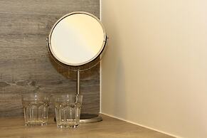 B&B Laurus