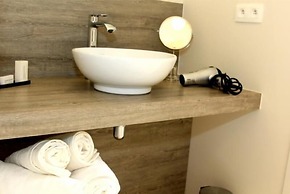 B&B Laurus