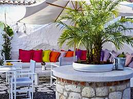 128A Hotel