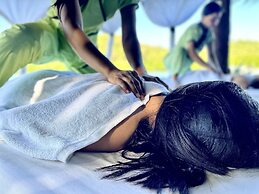 Edgewater Dive & Spa Resort