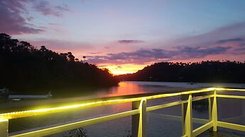 Edgewater Dive & Spa Resort
