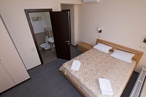 VeryHotel