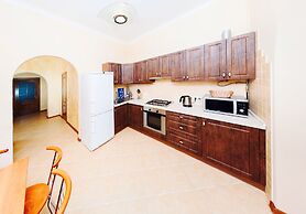 Hotrent Baseina Street Area