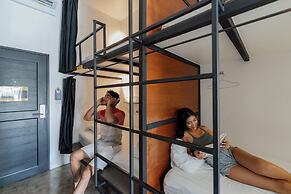 Book a Bed Poshtel - Hostel