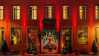 Dorsia Hotel & Restaurant