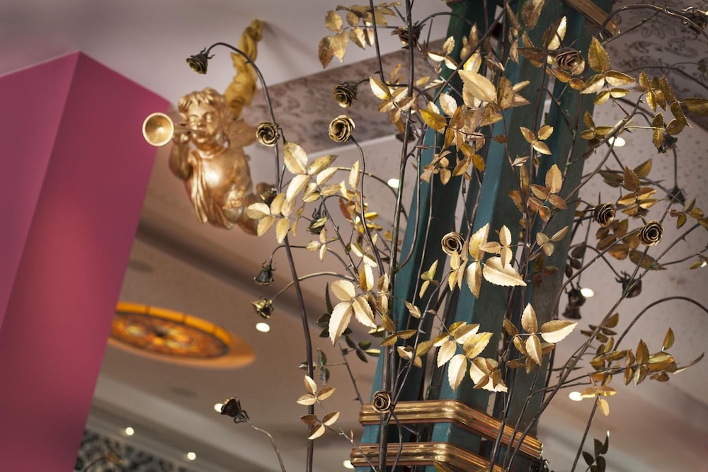 Dorsia Hotel & Restaurant