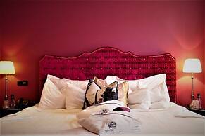 Dorsia Hotel & Restaurant