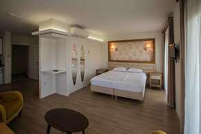 Clementine Suits Sigacik