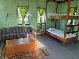 Lower Dover Jungle Lodge & Maya Ruins - Hostel