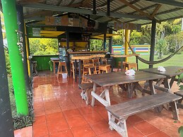 Lower Dover Jungle Lodge & Maya Ruins - Hostel