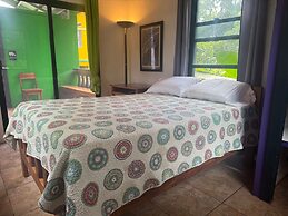 Lower Dover Jungle Lodge & Maya Ruins - Hostel