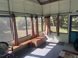 Lower Dover Jungle Lodge & Maya Ruins - Hostel