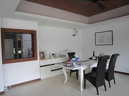 White Cat Hotel