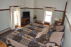 Black Lantern Inn