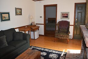 Black Lantern Inn
