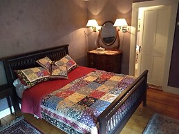 Black Lantern Inn