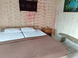 Lovina Central Hostel