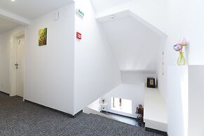 Tia Apartments and Rooms