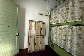 Memmoth Cafe & Hostel in Lampang