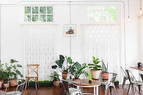 Memmoth Cafe & Hostel in Lampang