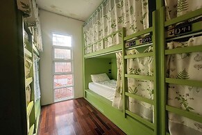 Memmoth Cafe & Hostel in Lampang
