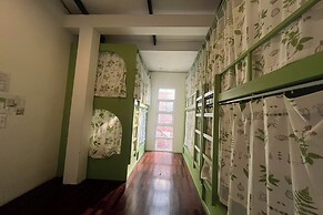 Memmoth Cafe & Hostel in Lampang