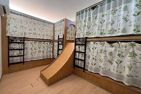 Memmoth Cafe & Hostel in Lampang