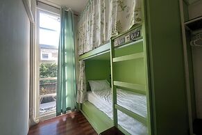 Memmoth Cafe & Hostel in Lampang