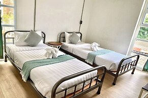 Memmoth Cafe & Hostel in Lampang