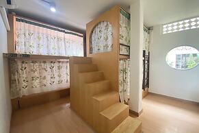 Memmoth Cafe & Hostel in Lampang
