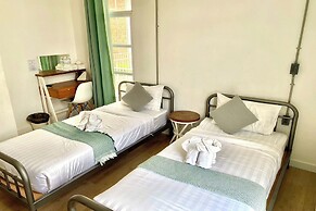 Memmoth Cafe & Hostel in Lampang