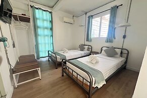 Memmoth Cafe & Hostel in Lampang