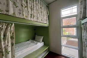 Memmoth Cafe & Hostel in Lampang