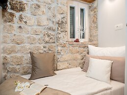 Jupiter Lux Rooms