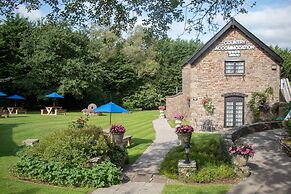 The Greyhound Inn & Hotel
