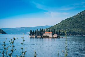 Heritage Grand Perast