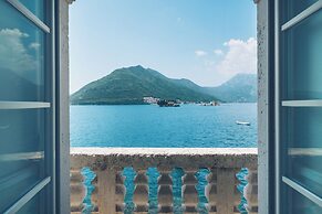Heritage Grand Perast