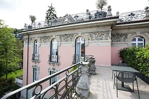 Villa Liberty - Lake Como Rooms & SPA