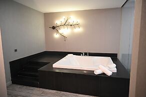 Agora Suites