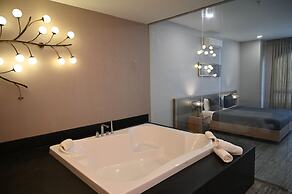 Agora Suites