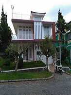 Villa Kota Bunga Sakura