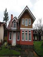 Villa Kota Bunga Peony