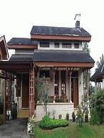 Villa Kota Bunga Violet