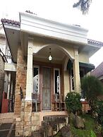 Villa Kota Bunga Violet
