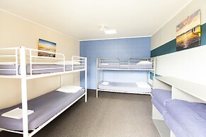 Beachcomber Lodge & Backpacker