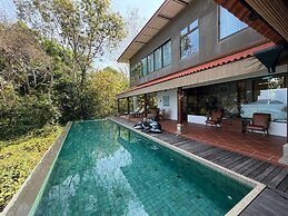 Ambong Pool Villas