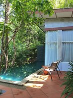 Ambong Pool Villas