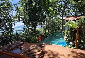 Ambong Pool Villas