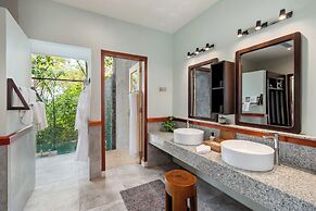 Ambong Pool Villas